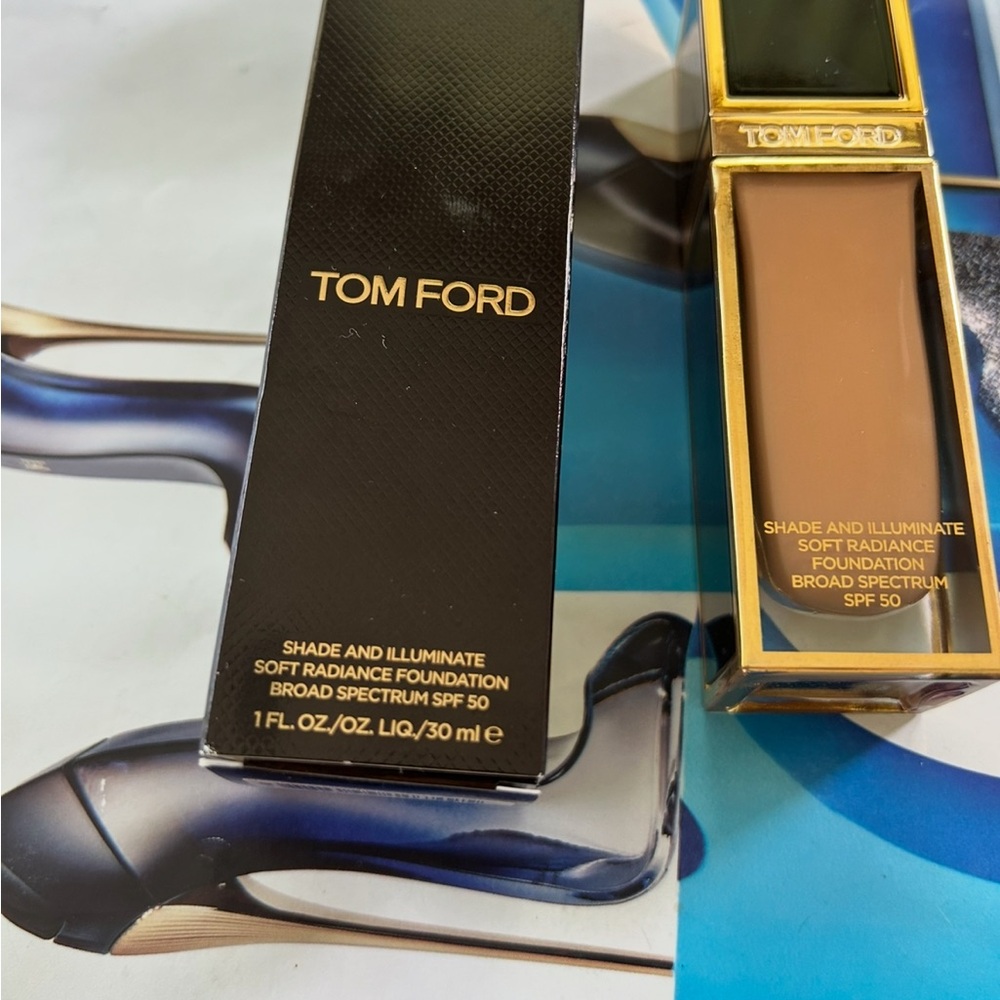 Tom Ford Shade and Illuminate Foundation 8.7 golden almond 1 oz/30ml NIB - Picture 5 of 8